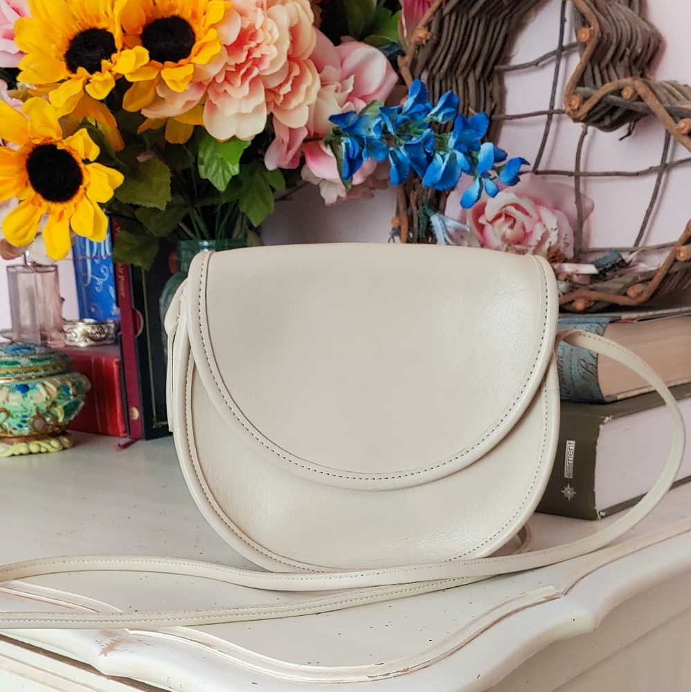 Vtg Coach 90s Casey Crossbody in the color Bone!